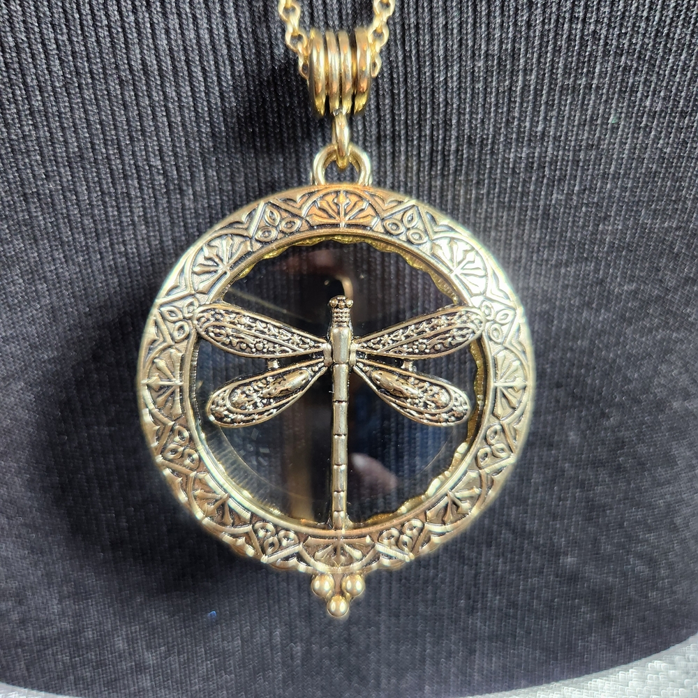 Vintage Style New Gold Tone Dragonfly Magnifying Glass Pendant 31" Necklace - Picture 2 of 9